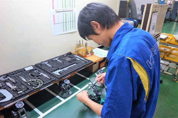 九州コガネイ　先輩の声　その1　作業風景